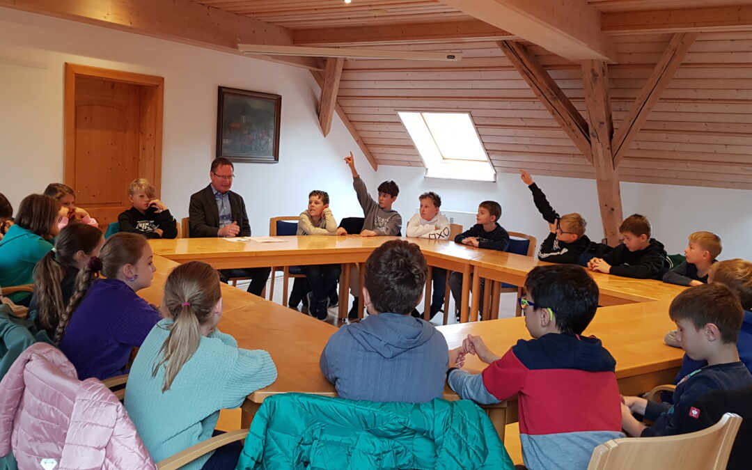 Klassenzimmer gegen Rathaus getauscht